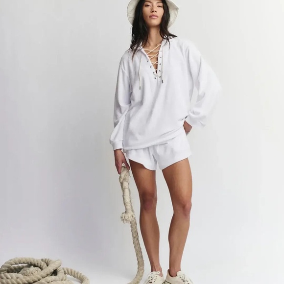 THE GREAT | MICROTERRY SWING SHORT WHITE - Picture 2 of 5